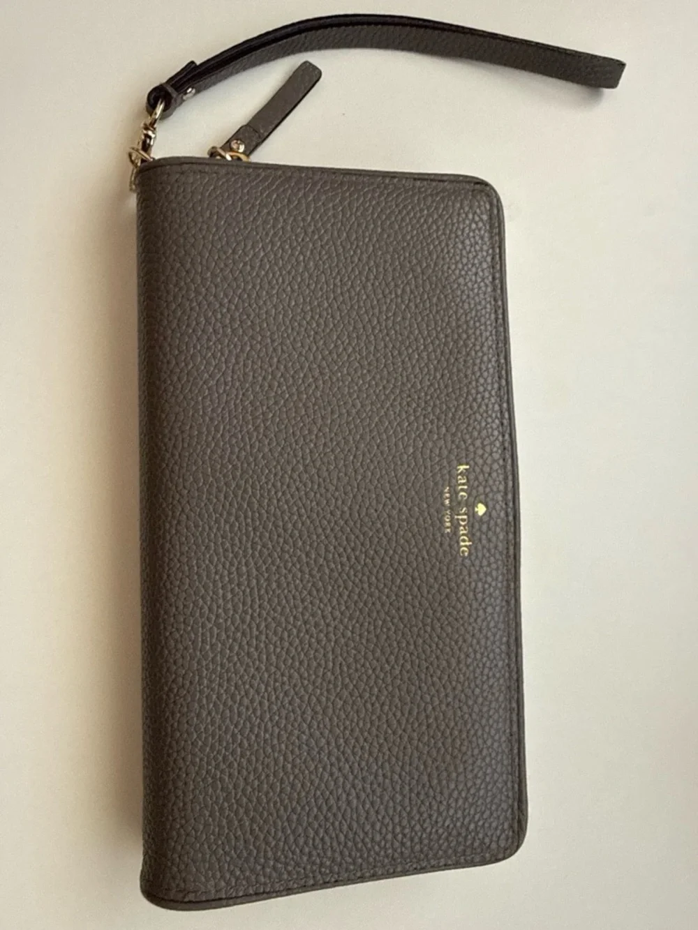 Kate Spade Grey Pebbled Leather Zip Around Wristlet Wallet Quiet Luxury